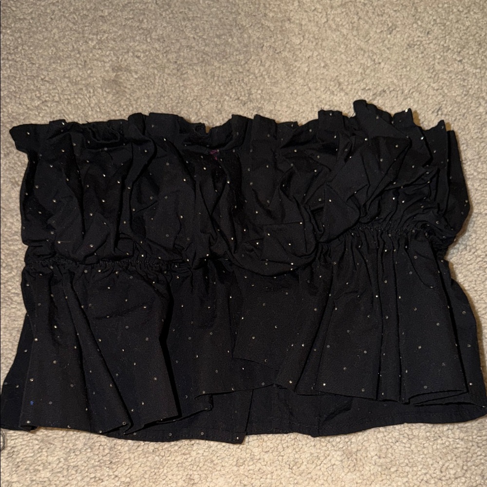 Chic Black Ruffled Women's Crop Top